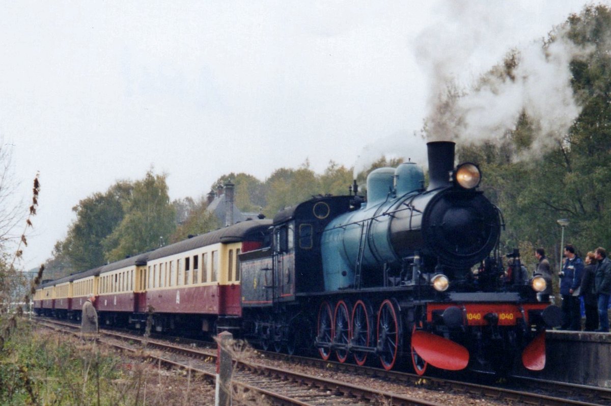 Am 13 Augustus 2005 verl�sst Ex-SJ 1040 (noch mit blauen Kessel) Schin-op-Geulo mit ein Dampfzug nach Kerkrade.