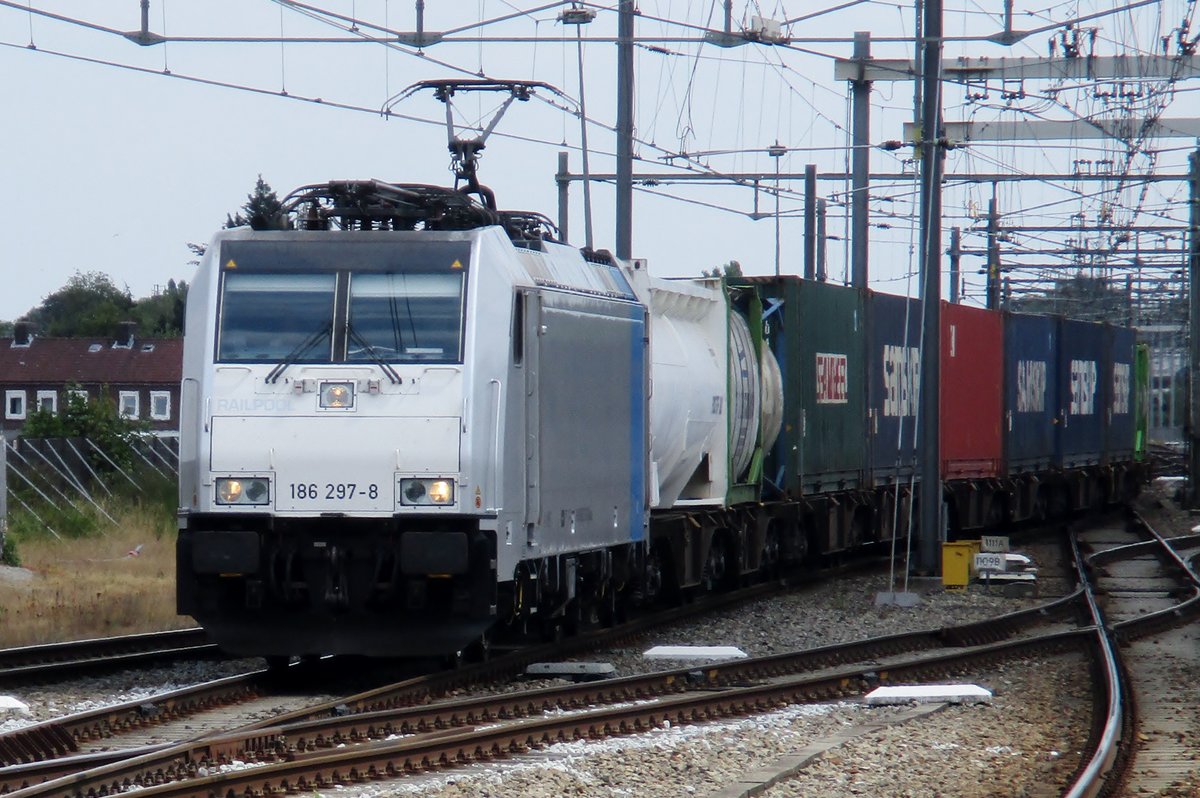 Am 18 Juli 2018 durchfahrt 186 297 Breda. 