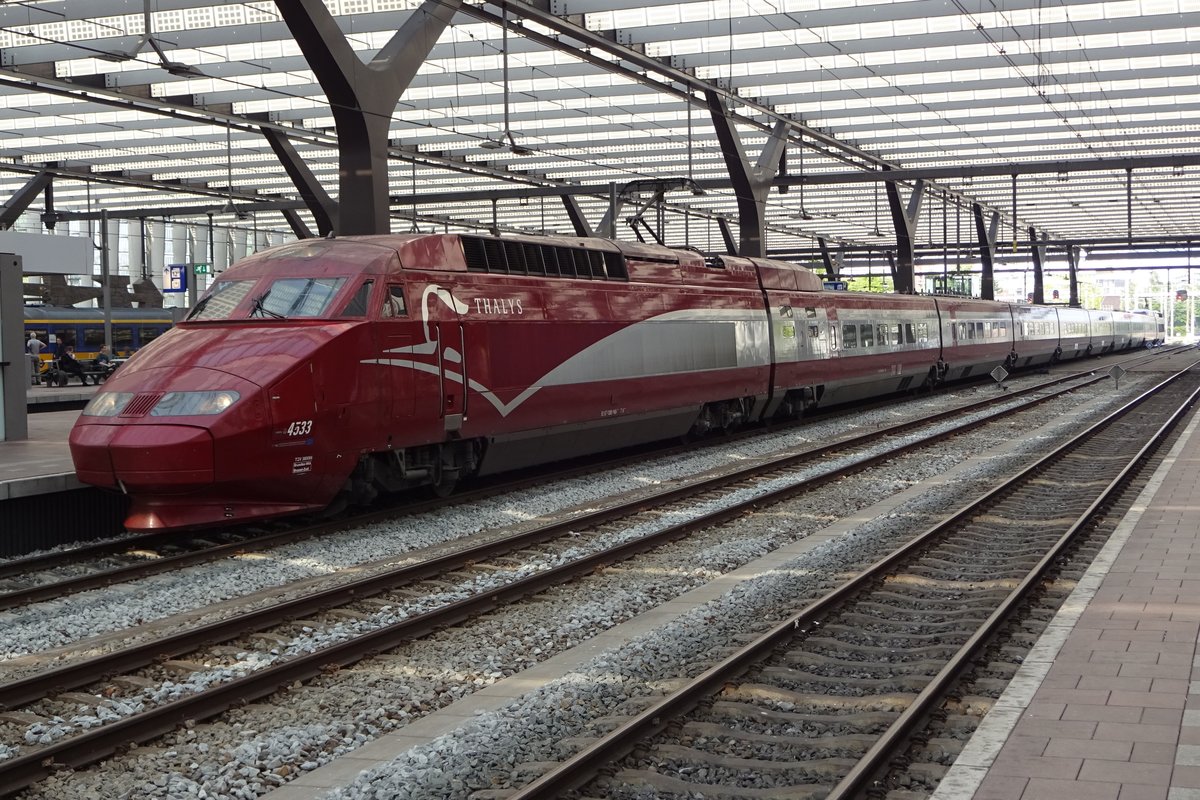 Am 18 Mai 2019 steht Thalys 4533 in Rotterdam Centraal abfahrtbereit für die Fahrt nach Paris.