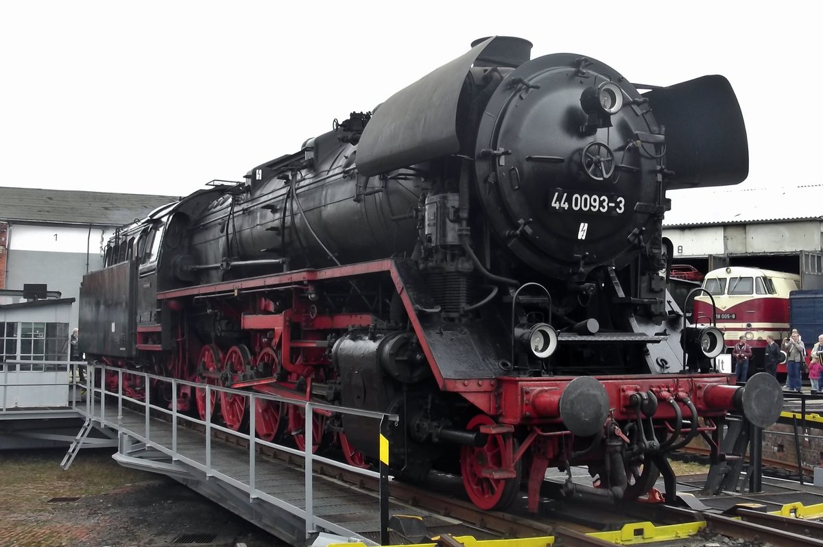 Am 19 September 2015 steht 44 0093 ins Bw Arnstadt auf die Drehscheibe. 