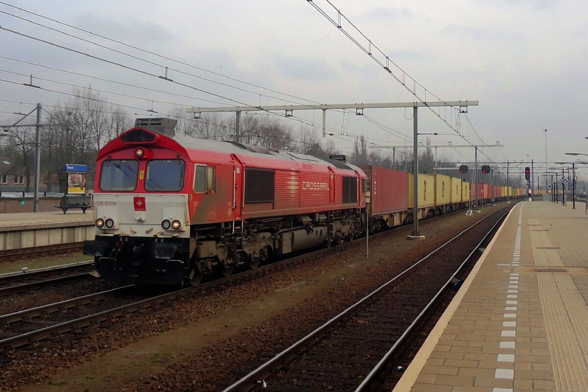 Am 22 M�rz 2013 durchfahrt CrossRail DE 6314 mit der Neuss-Antwerpen Containerzug Boxtel.