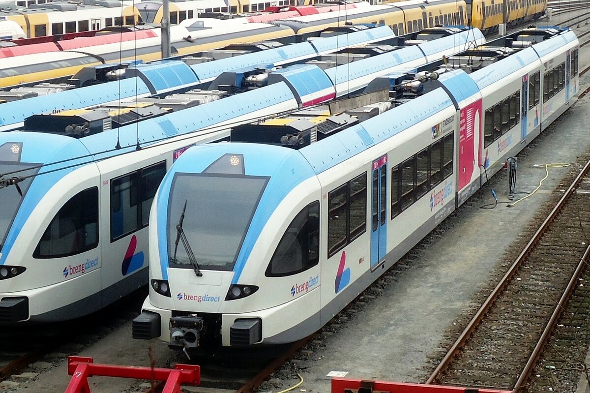 Am 28 M�rz 2013 fing der Einsatz von BRENG auf ein Nebenbahn von Arnhem an und die neun GTWs wurden in Arnhem Berg zusammengebracht, mit 5045 als eine davon; Arnhem-Berg, 28-3-2013.