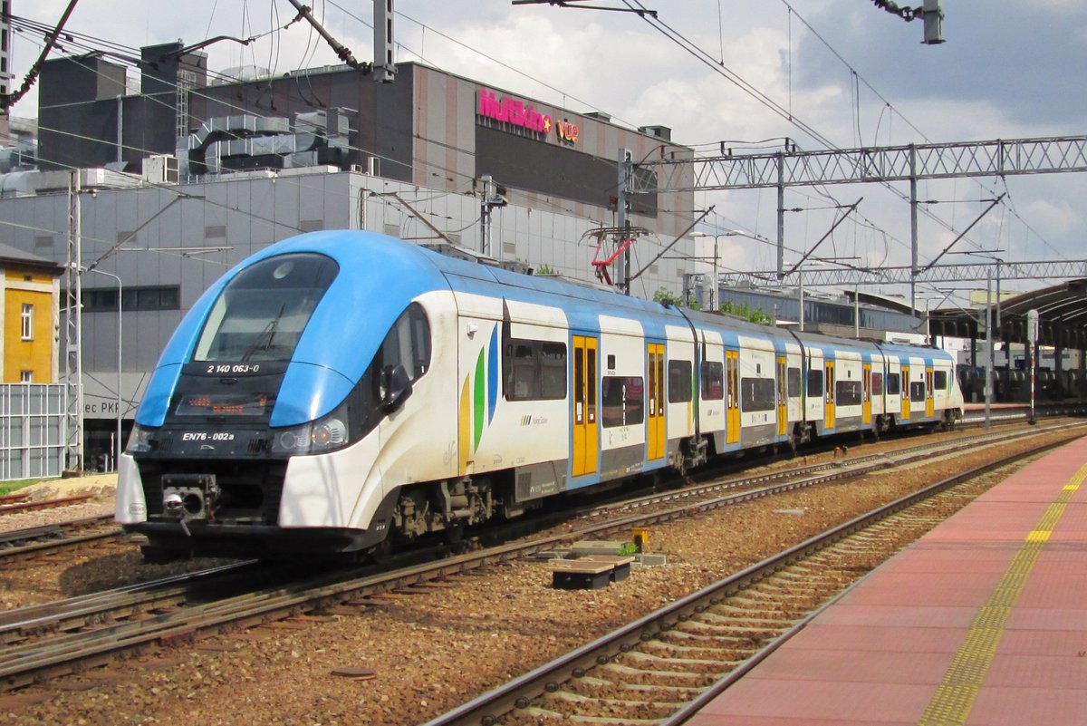 Am 3 Mai 2016 verl�sst EN76-002 Katowice.