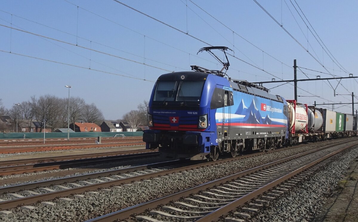 Am 5 M�rz passiert SBBCI 193 520 mit der Busto-KLV Blerick auf den Weg nach Kijfhoek.