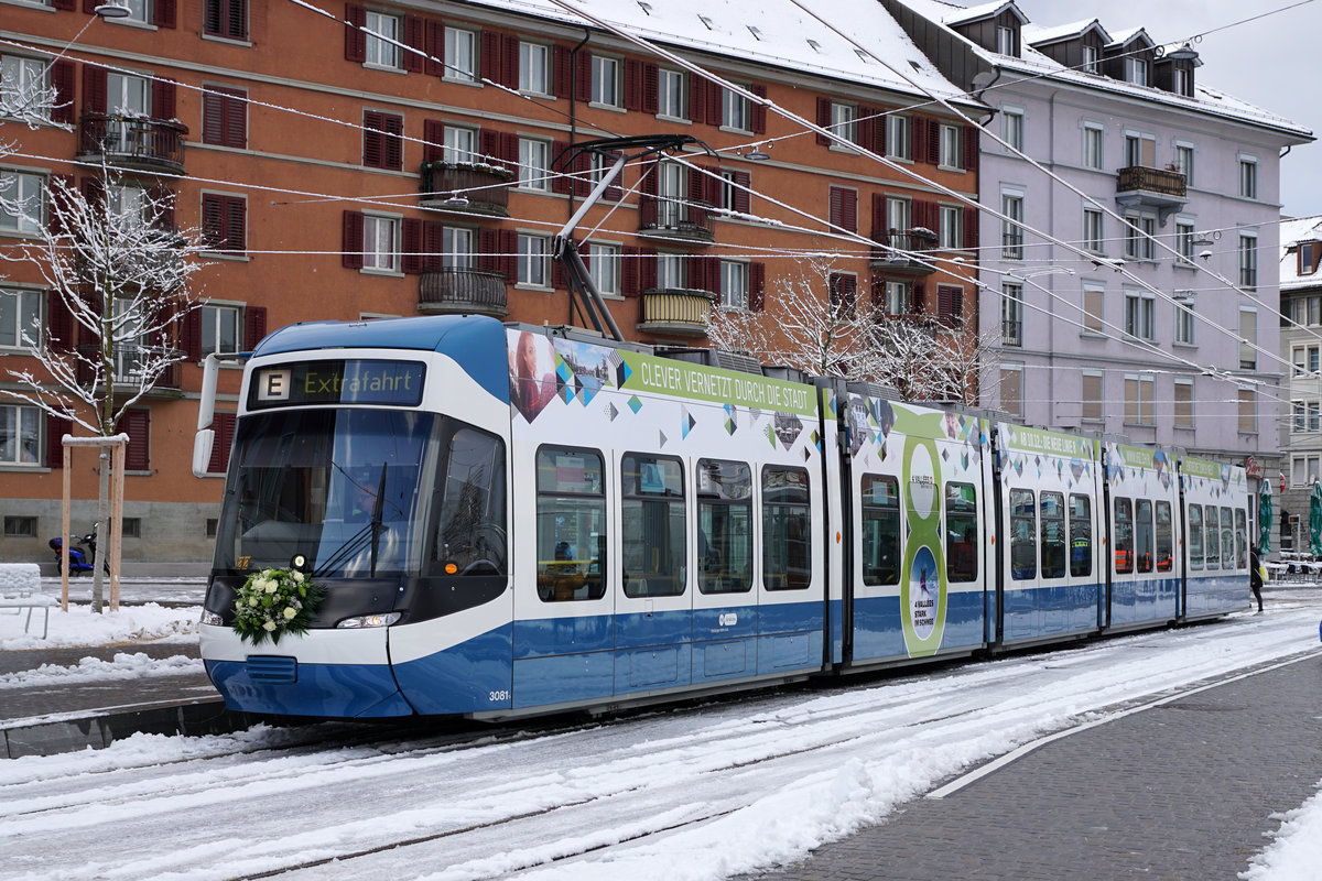 Am 9. Dezember 2017 konnten die Verkehrsbetriebe Z�rich sowie die Basler Verkehrsbetriebe anl�sslich von grossen Tramfesten Streckenausbauten einweihen, die ab dem kommenden Fahrplanwechsel vom 10. Dezember 2017 planm�ssig befahren werden.
VBZ Z�ri Linie TRAMVERBINDUNG HARDBRUECKE
Die neue Linie 8 schafft Anschluss quer durch Z�rich
Ihre Vorteile:
1. Anwohner und Besch�ftigte in den Kreisen 4 und 5 erhalten direkten Anschluss an die S-Bahnen am Bahnhof Hardbr�cke.
2. Die Arbeitspl�tze in Z�rich-West werden noch besser erschlossen.
3. Zugpendler erhalten beim Bahnhof Hardbr�cke einen bequemen Anschluss ans Z�rcher Tramnetz.
4. Vom Paradeplatz und Stauffacher f�hrt eine direkte Linie via Hardbr�cke ins Hardturm-Quartier.
5. Die Tramlinie verbindet die Kultur-und Unterhaltungsangebote der beiden lebhaften Quartiere 4 und 5.
Impressionen vom 9. Dezember 2017.
Foto: Walter Ruetsch
