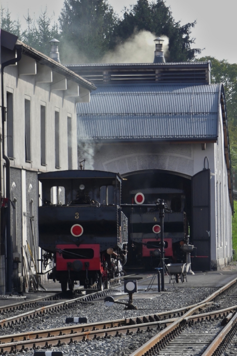 Am fr�hen Morgen wird Lok 3 der Achenseebahn mit dem n�tigen Material versorgt, um ger�stet zu sein den Zug zum Achensee zu schieben. 22.08.2024 