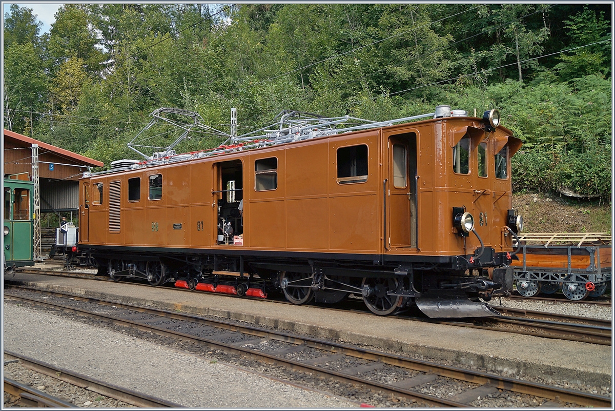 Auch wenn an der Lok noch gearbeitet wird, ist sie doch schon einsaztfähig. Die BerninaBahn Ge 4/4 81 (Ge 4/6 81) in Chaulin.
19. August.2018