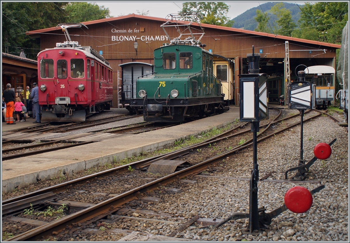 Bald beginnt die Saison 2022 der Blonay-Chamby Bahn; hier schon mal ein Vorgeschmack mit diesem Bild vom letzten Jahr mit dem RhB ABe 4/4 I 35 und der +GF+ Ge 4/4 75 in Chaulin. 

22. Aug. 2021