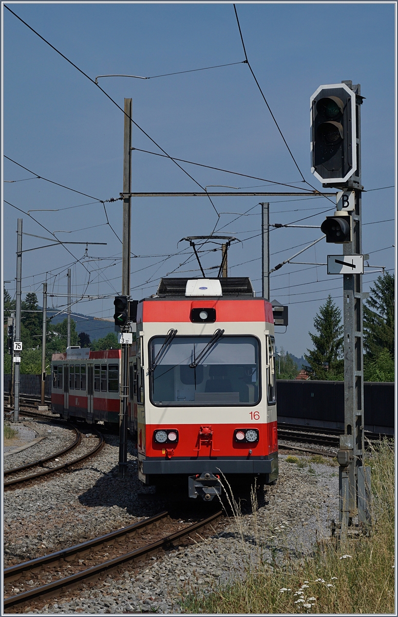 Bei der Station Altmarkt trifft die in 750 mm Spur ausgeführte Bahn aus dem Waldenburgertal auf die Normalspurstrecke Olten - Basel, welche sie bis Liestal, der Endstation der WB begleitet.
22. Juni 2017