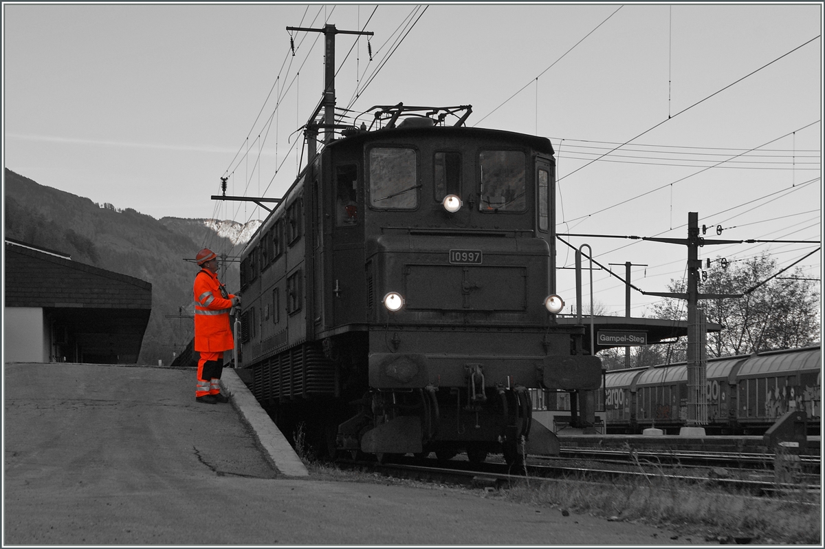 Bildvariante der Ae 4/7 10997 in Gampel-Steg.
7. Nov. 2013
