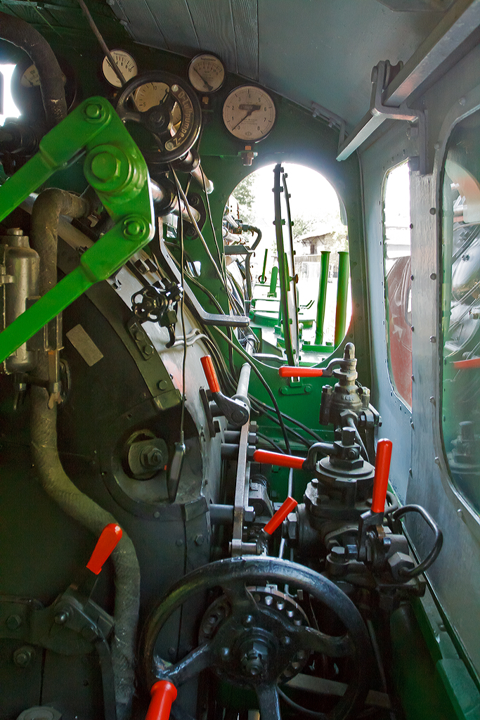 
Blick vom Lok-Führerstand der Jung 10175, der Schmalspur-Dampflokomotive ex Nr. 53 der Rhein-Sieg Eisenbahn (RSE) am 08.06.2014 im Museum Asbach (Ww). 