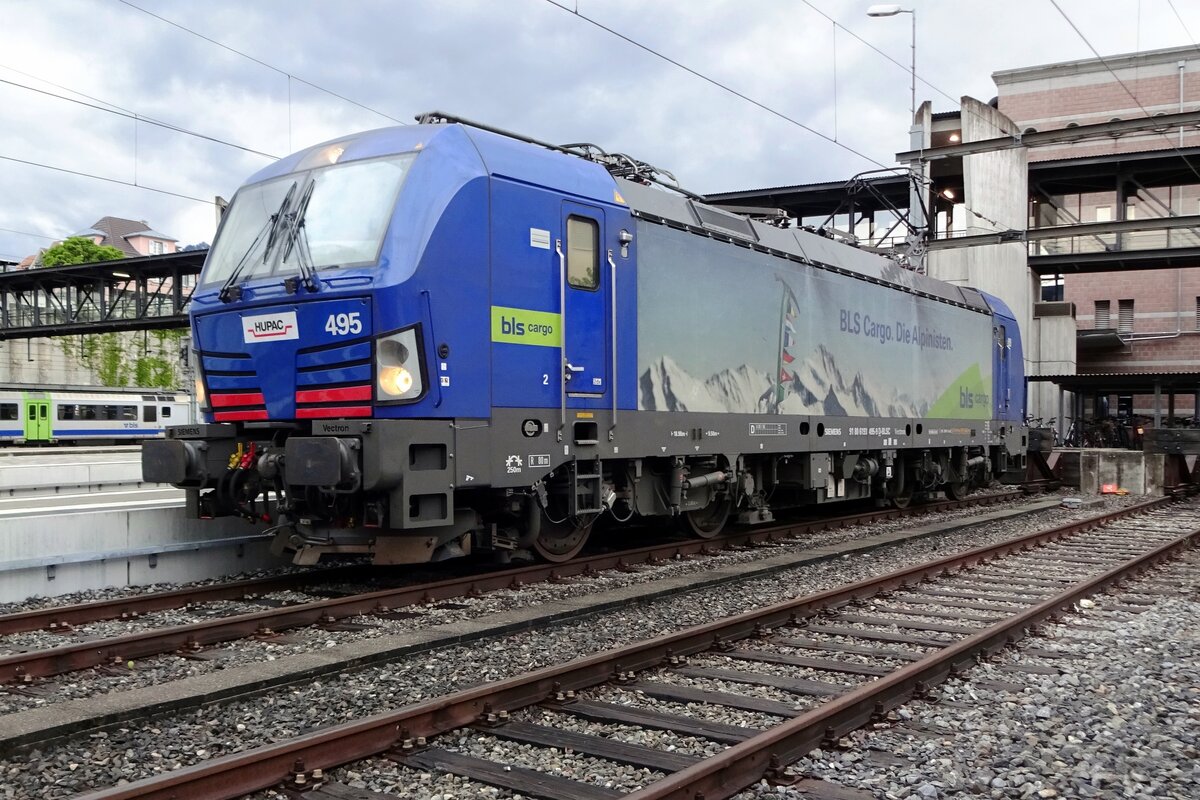 BLS 193 495 macht am 28 M�rz 2017 Pause in SPiez.