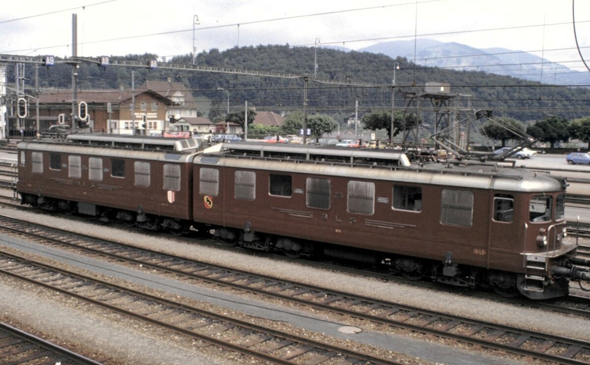 BLS Ae 8/8 Nr. 275 in Spiez am 28.07.1980.