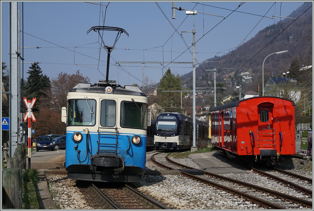 Bunte MOB mit dem schönen ABDe 8/8, dem neuen MVR ABeh 2/6 und dem roten (Dienst?)-Wagen in Fontanivent.
13. März 2016