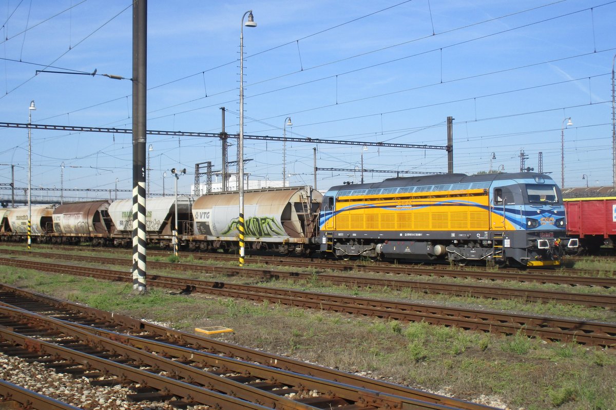 CER 753 609 steht am 18 September 2018 mit ein Getreidezug in Sturovo.