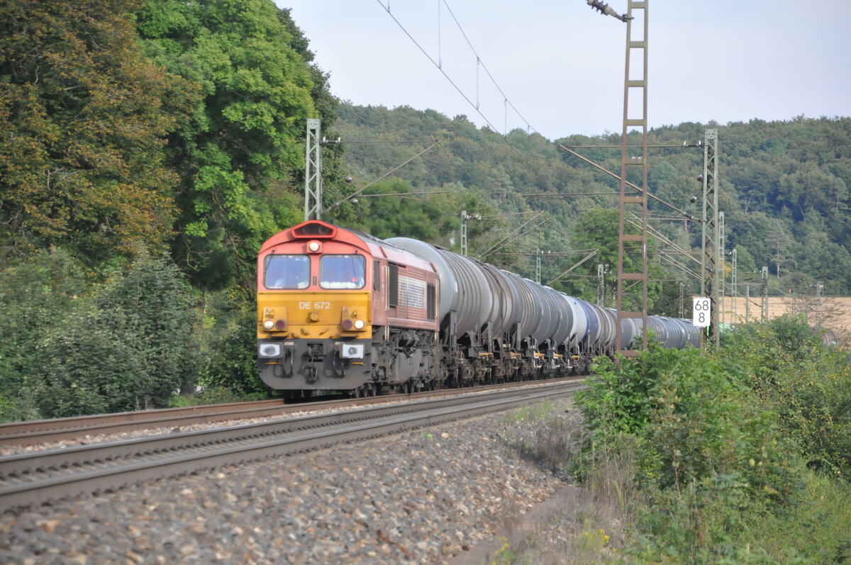 Class 66 HGK De 672 mit Kesselwagen-Ganzzug in Amstetten am 12.09.2014.
