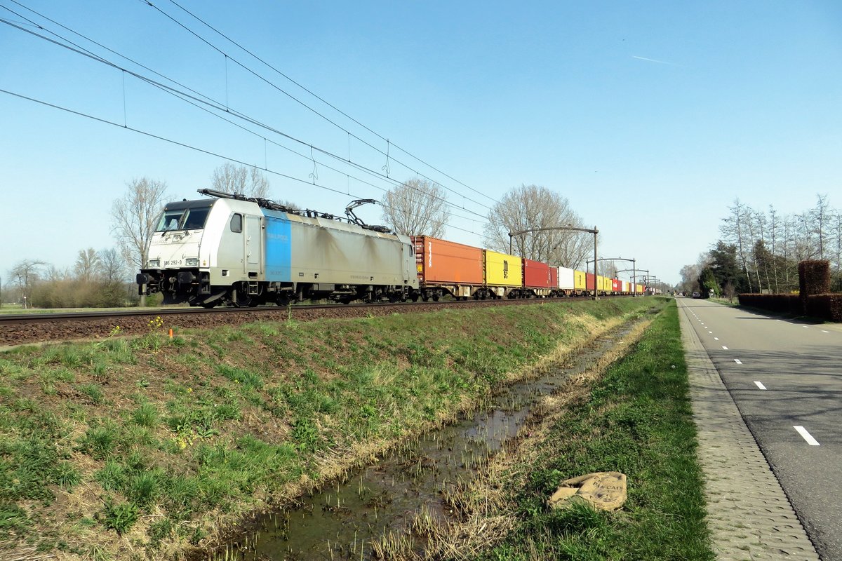 CrossRail 186 292 zieht der Neuss-KLV durch Roond am 31 M�rz 2021 -leider ist die Zeit der XR-66er beinahe ganz zun Emde...