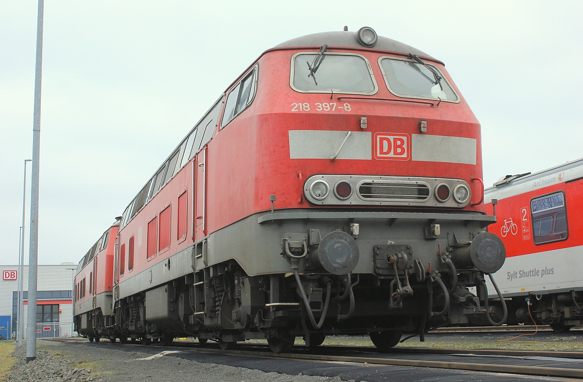 DB 1218 397-8(REV/HB X/22.01.09, Verl/ANB/22.01.17) und 1218 307-7(REV/HB X/10.06.10, Verl/ANB/27.05.17) abgestell im Bw Nieb�ll. 08.01.2017 (01900)