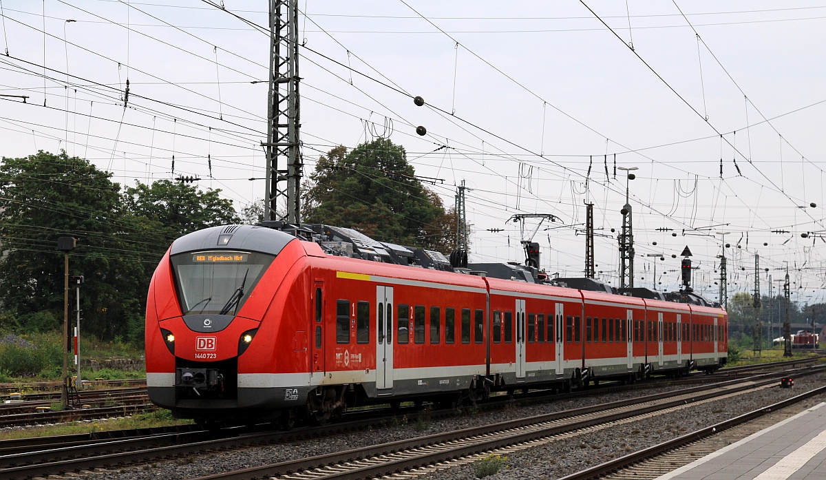 DB 1440 223/723 als RE8 nach M�nchengladbach Hbf Einfahrt Neuwied. 17.09.2021