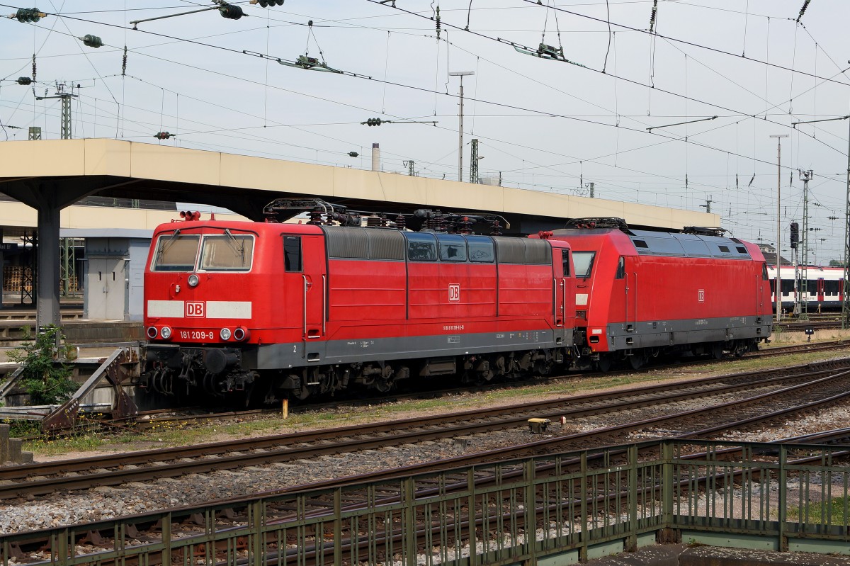 DB: Tatsächlich sieht die 181 209-8 mit Jahrgang 1966 neben der der moderneren BR 101 aus dem Jahre 1996 etwas ALT aus. Die Aufnahme entstand am 12. Juni 2015 in Basel Badischer Bahnhof.
Foto: Walter Ruetsch