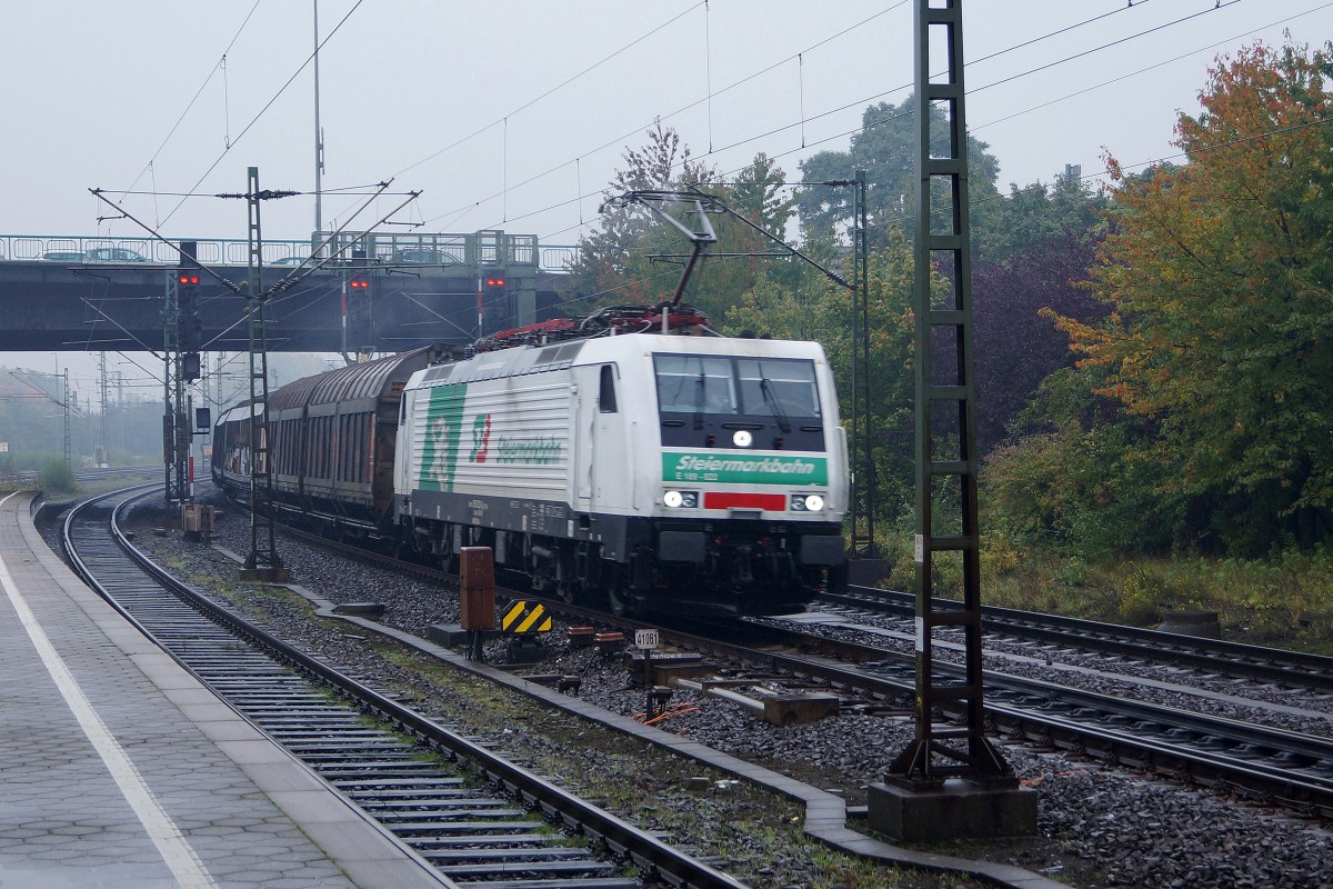 DB/STLB: Die 189 822/ES 64F4 (2011) von den Steiermärkischen Landesbahnen, die in Oesterreich, Deutschland, Slowenien, Italien, Niederlande und der Schweiz eingesetzt wird, in HAMBURG HARBURG am 16. Oktober 2015. 
Foto: Walter Ruetsch