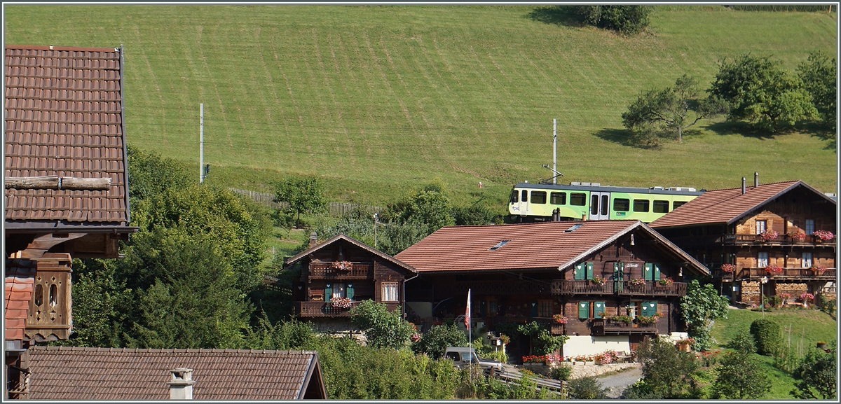 Der AOMCBeh 4/8 versteckt sich etwas hinter den Chaletas von Troitorrents.
11. August 2015 