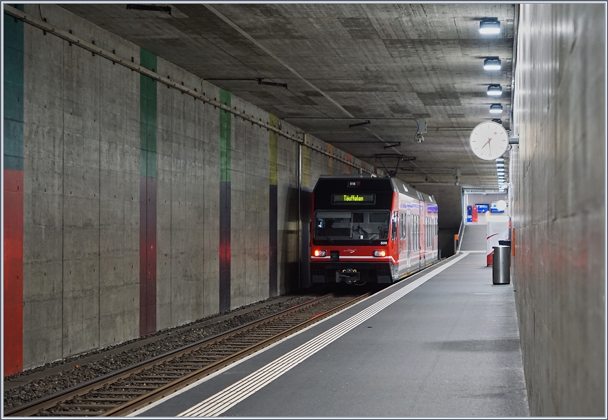 Der asm GTW Be 2/6 wartet in Biel/Bienne auf seine Abfahrt Richtung Täuffelen.
22. Juni 2017