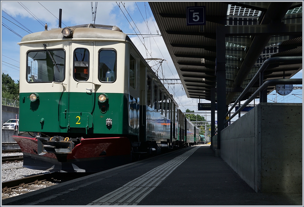 Der BAM BCFe 4/4 N� 2 wartet in Morges auf die Abfahrt nach Apples.
7. Juni 2017