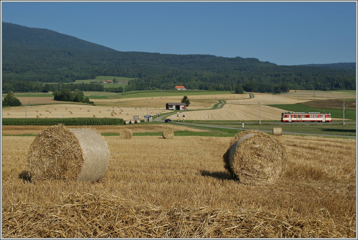 Der BAM Be 4/4 N�15 als Regionalzug von L'Isle Mont la Ville nach Apples bei Villars-Bonzon am 15. August 2013