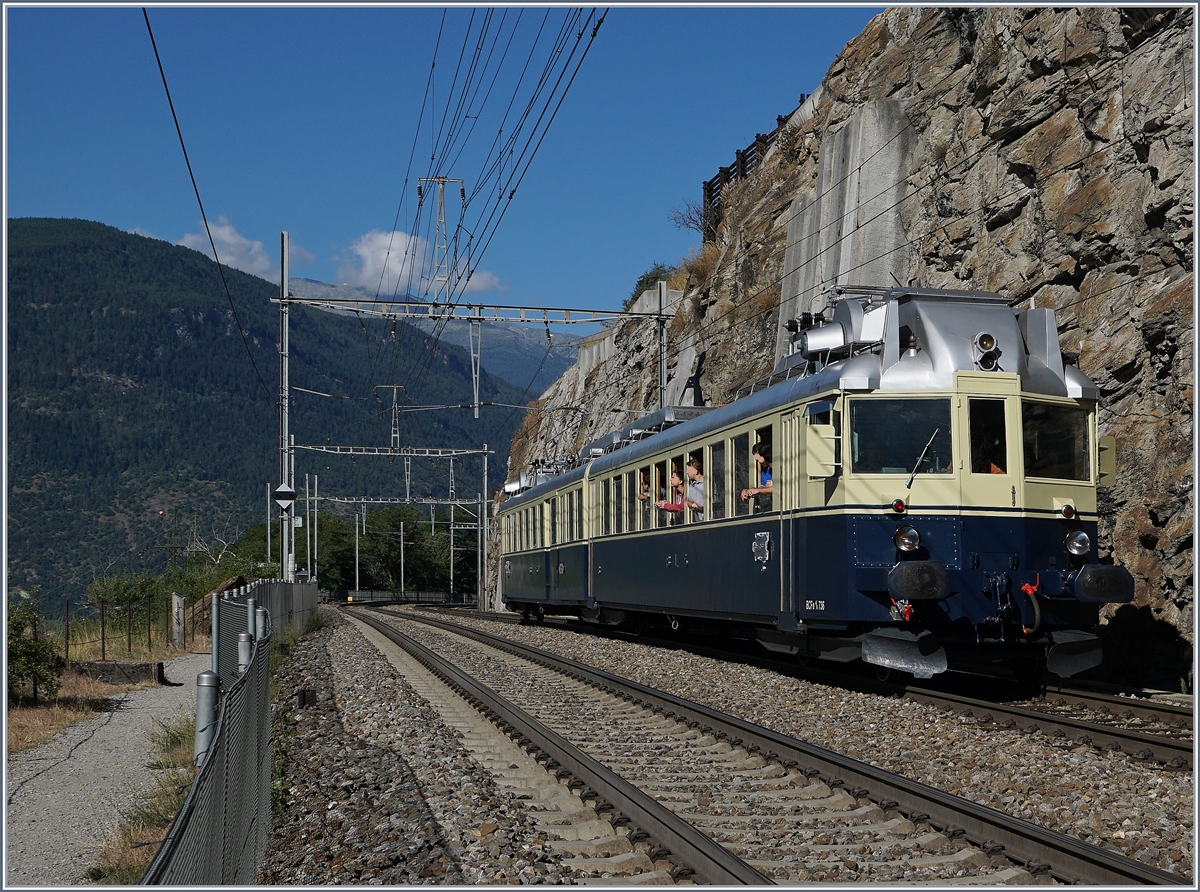 Der  Blaue Pfeil  der BLS, der BCFe 4/6 736 als Regio Express 31161 von Bern nach Brig kurz nach der Abfahrt in Lalden. 
14. August 2016