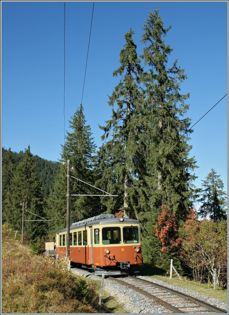 Der BLM Be 4/4 22 auf der Fahrt Richtung M�rren kurz nach der Abfahrt in Gr�tschalp.
24. Okt. 2013