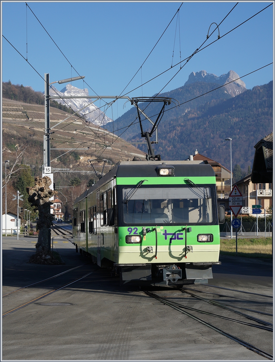 Der BVB Bhe 4/8 92 von Villars kommend, erreicht Bex.
14. Dez. 2016
