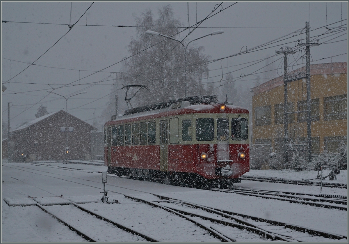 Der CEV BDeh 2/4 74 wartet in Blonay auf den Gegenzug.
12. Feb. 2016