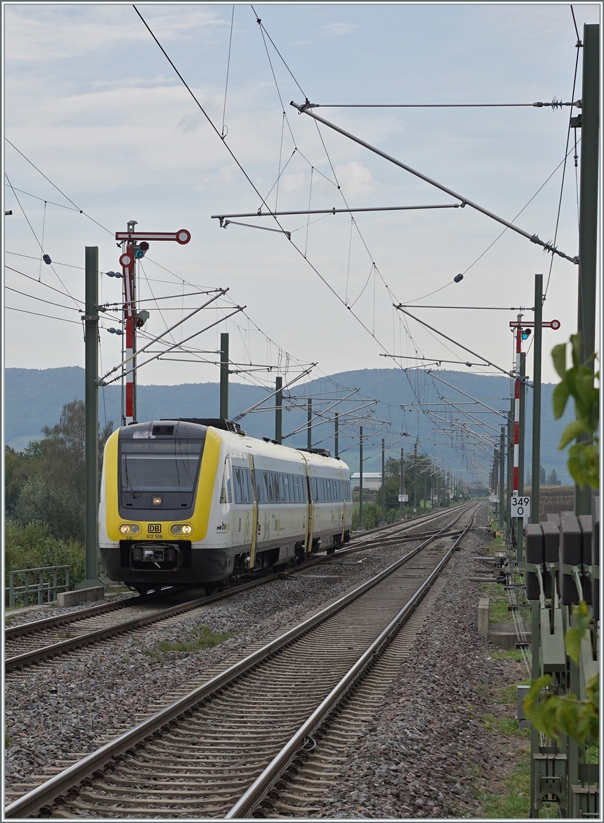 Der DB 612 508 ist als IRE3 auf dem Weg nach Basel Bad. Bf und passiert im Klettgau die Ausfahrsignale von Wilchingen Hallau. 

6. Sept. 2022