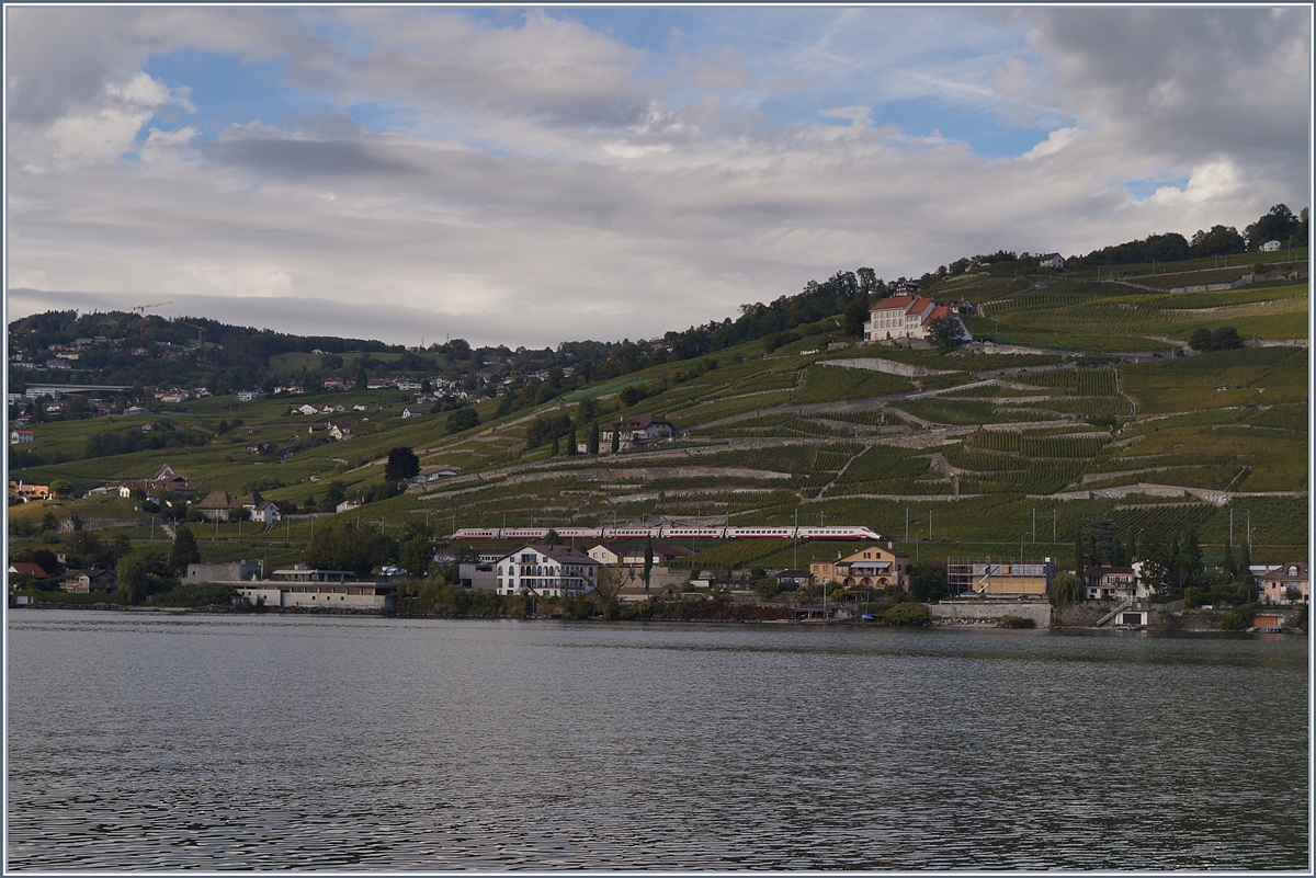 Der EC 34, ein FS ETR 610, von Milano nach Genève unterwegs,  kurz nach in Villette VD im Lavaux.

1. Okt. 2019
