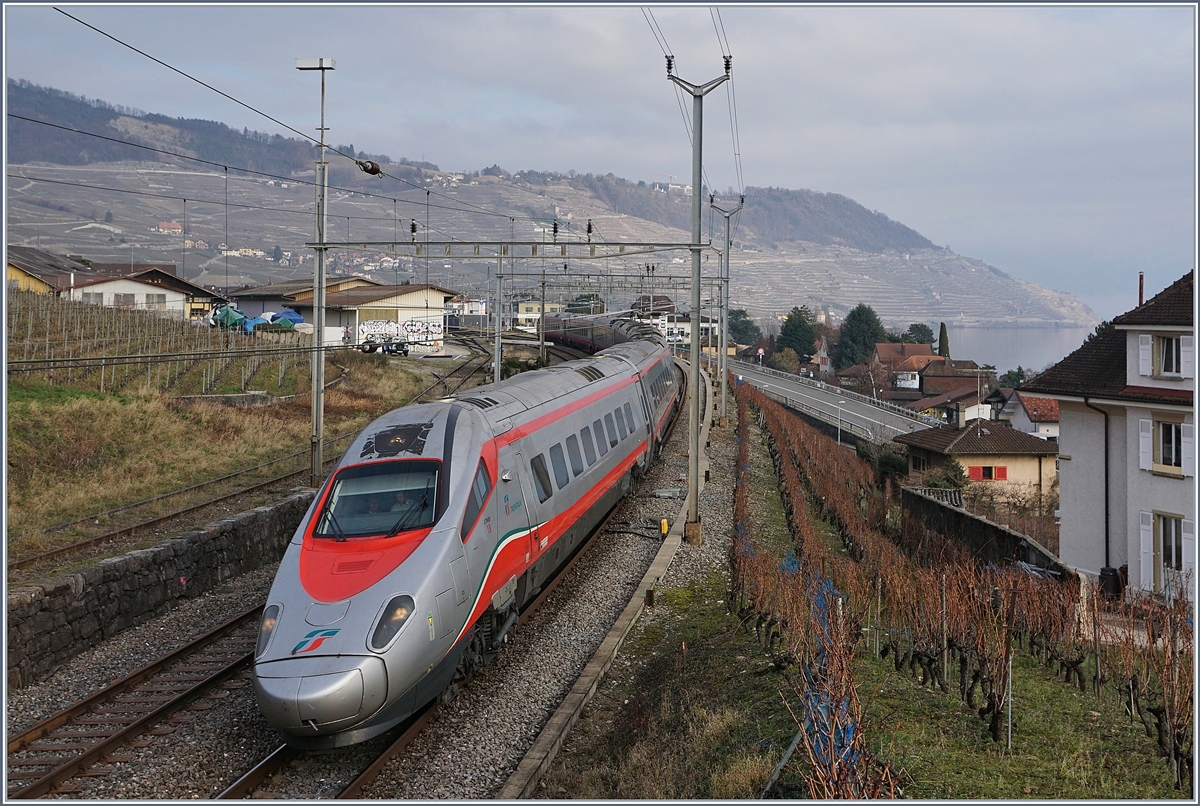 Der FS ETR 610 001 als EC 34 bei der Durchfahrt in Cully.
30. Jan. 2018