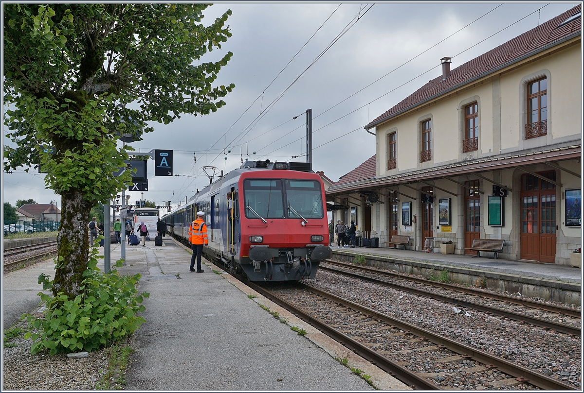 Der RE 18122 Neuchâtel - Frasne hat sein Ziel erreicht und hat nun eine länger Pause bis zur Rückleistung als RE 18123. 

13. Aug. 2019 