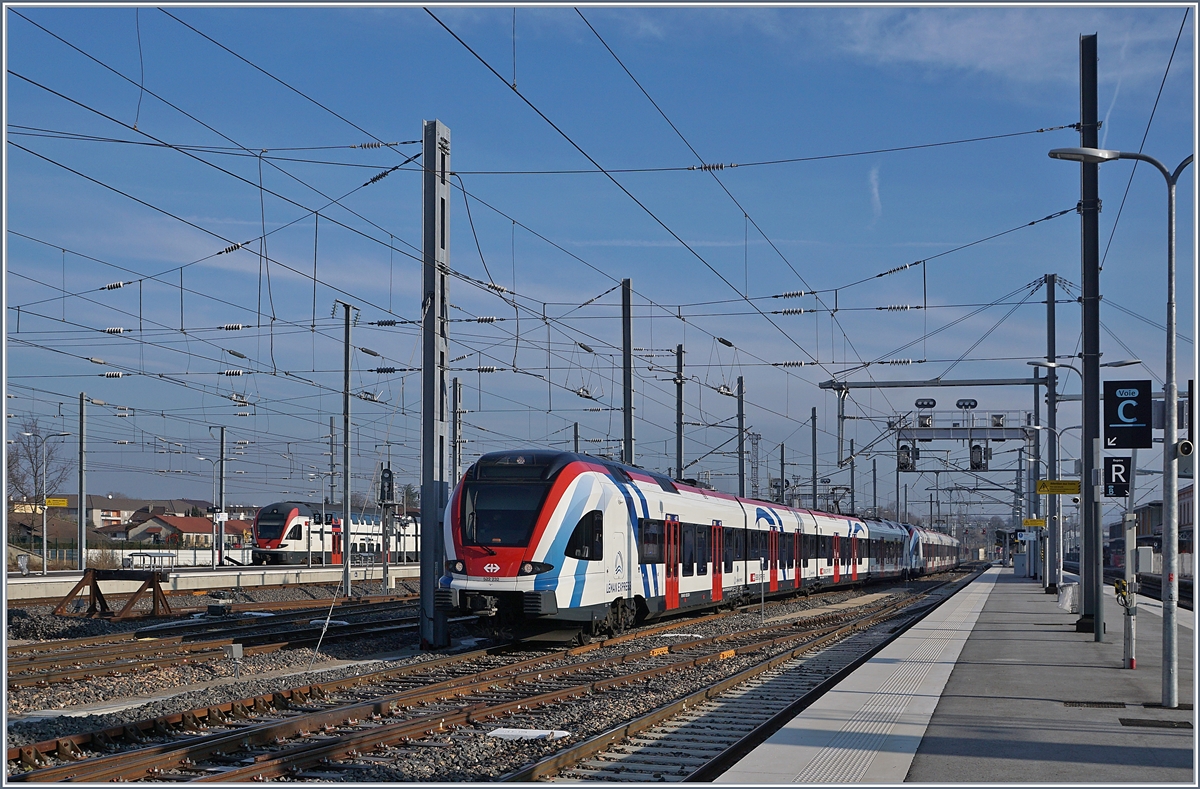 Der SBB Léman Express RABe 522 232 und ein weiter in Annemasse, im Hintergrund wartet ein SBB RABe 511 auf die Abfahrt Richtung Genève. 

21. Jan. 2020
