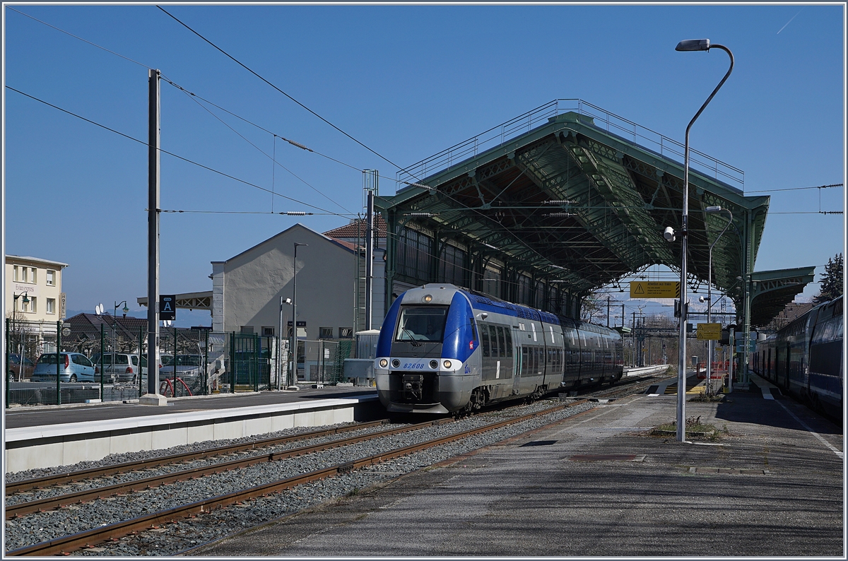Der SNCF 82607/607 verlässt Evian als TER 84774. 

23. März 2019