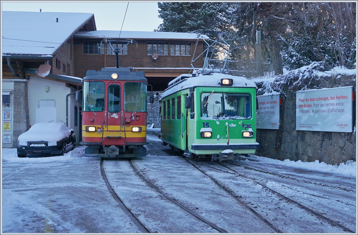 Der TPC BVB BDeh 4/4 82 wartet das Man�ver des TPC BVB Be 2/3 15 ab, um dann bereitgestellt zu werden und den vom Be 2/3 rangierten Wagen auf den Col-de-Bretaye zu schieben.

12. M�rz 2019