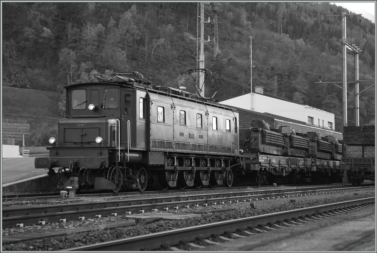 Die Ae 4/7 10997 in Gampel-Steg.
7. Nov. 2013  
