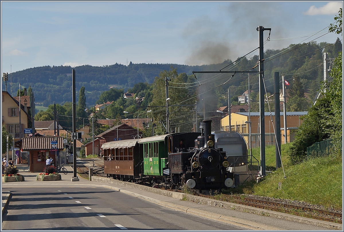 Die Blonay-Chamby G 3/3 N° 6 verlässt Blonay in Richtung Chaulin mit ihrem Dampfzug. 

3. August 2019
