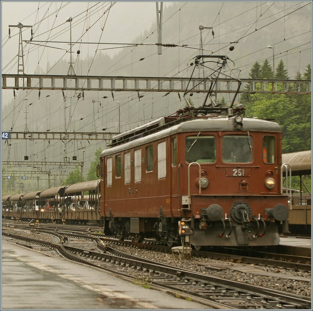 Die BLS Ae 4/4 251 in Kandersteg. 
29. Juni 2013
(Das Bild wurde versuchsweise ab dem  Illuminator, f�r Web speichern  sehr klein aufgel�st hochgeladen.)
