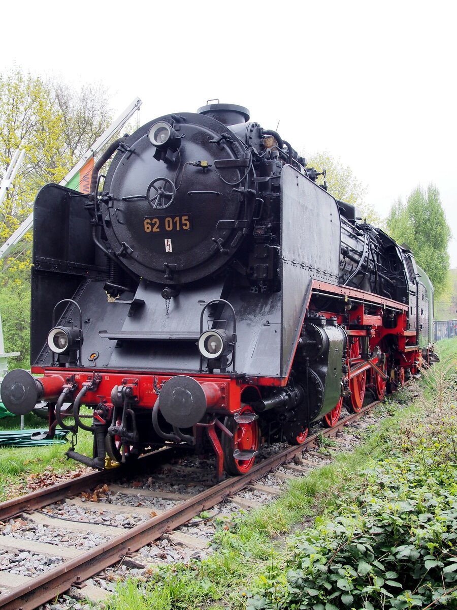 Die BR 62 wurde als  Kleine 01  bezeichnet. Die 62 015 ist in Dresden Altstadt bei 8.Dampfloktreffen hinter dem Lokschuppen abgestellt, am 15.0.2016.