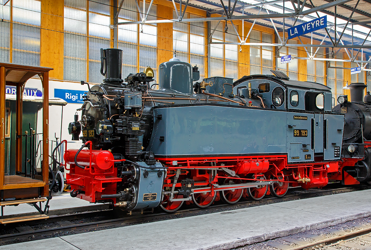 Die G 5/5 99 193 (ex DR 99 193, ex DB 99 193) der Museumsbahn Blonay–Chamby am 19.05.2018 im Depot in Chaulin.

Die Baureihe 99.19 bezeichnet eine fünfachsige meterspurige Lokomotivbaureihe (Gattung K 55.9) der Deutschen Reichsbahn. Die Konstruktion basierte im Wesentlichen auf der Baureihe 99.64–65/67–71 (Sächsische VI K) für 750 mm Schmalspur. Gebaut wurden die vier Lokomotiven, von der Maschinenfabrik Esslingen,  für die Schmalspurbahn Nagold–Altensteig.

Anfang der 1920er Jahre erhielt die Reichsbahndirektion Stuttgart fünf fabrikneue Lokomotiven der Baureihe 99.67–71, ein fast unveränderter Nachbau der Baureihe 99.64–65 (sächsische Gattung VI K), mit 750 mm Spurweite für die Bottwartalbahn. Da sich die Fahrzeuge gut bewährten, ließ man für die Schmalspurbahn Nagold–Altensteig 1927 von der Maschinenfabrik Esslingen vier Lokomotiven mit den Fabriknummern 4181 bis 4184 bauen, die weitgehend der Baureihe 99.64–65/67–71 glichen. Sie erhielten die Betriebsnummern 99 191 bis 194 und kosteten zusammen rund 275.000 Reichsmark. Im April 1927 wurde das erste Fahrzeug von der Deutschen Reichsbahn in Dienst gestellt.

1944 mussten zwei Maschinen abgegeben werden. Die 99 191 wurde Ende Mai 1944 zur Reichsbahndirektion Erfurt umstationiert, wo sie auf der Schmalspurbahn Eisfeld–Schönbrunn eingesetzt wurde. Die 99 194 gelangte im Kriegseinsatz höchstwahrscheinlich auf den Balkan.

Die 99 192 und 99 193 waren bei Kriegsende schadhaft abgestellt und wurden bis Ende 1945/Anfang 1946 wieder aufgearbeitet. Fortan übernahmen sie alleine den Zugdienst auf der Schmalspurbahn Nagold – Altensteig. Da Ende 1949 ein Teil des Personenverkehrs auf den Bus überging, wurde fortan täglich nur noch eine Maschine gebraucht.

Ab Sommer 1956 waren beide Loks nur noch als Reserve vorhanden, nachdem von der Walhallabahn Regensburg – Wörth die Diesellok V 29 952 nach Altensteig umgesetzt worden war. Die 99 192 wurde am 15. Mai 1959 ausgemustert und diente ab jetzt als Ersatzteilspender. Die 99 193 erhielt aufgrund des gestiegenen Straßenverkehrs auf der rechten Lokseite weiß-rote Warntafeln, da die Strecke mehrere Kilometer direkt neben der Straße verlief. Am 30. November 1967 wurde die 99 193 ausgemustert, eine Aufstellung als Denkmal in Altensteig scheiterte. Seit 1969 befindet sie sich bei der Museumsbahn Blonay–Chamby in der Schweiz.

Rahmen und Fahrwerk
Der genietete Blechinnenrahmen war 18 mm stark, innerhalb der Rahmenwangen befand sich ein Rahmenwasserkasten mit circa 0,66 m³ Fassungsvermögen.

Für die engen Bogenradien waren nach dem Gölsdorfprinzip der erste und fünfte Radsatz um 30 mm sowie der dritte um 20 mm seitenverschiebbar. Zusätzlich hatte die dritte Achse um zehn Millimeter geschwächte Spurkränze. Für eine bessere Führung waren die erste und letzte Achse mit Rückstellvorrichtungen ausgestattet.

Neben der obligatorischen Wurfhebelbremse als Handbremse stand die Westinghouse-Bremse zur Verfügung. Der dafür notwendige Luftbehälter wurde quer auf der vorderen Pufferbohle eingeordnet. Die 99 193 erhielt für ihren Museumsbahneinsatz zudem eine Saugluftbremse. Als Kupplung diente eine einfache Trichterkupplung mit Federung. Die 99 193 erhielt für den Betrieb bei der Museumsbahn Blonay–Chamby Mittelpuffer mit darunterliegender Schraubenkupplung nach französischen Normen.


TECHNISCHE DATEN:
Nummerierung: 	99 191–194
Anzahl:  4
Hersteller: 	Maschinenfabrik Esslingen
Baujahre: 	1927
Bauart: 	E h2t
Gattung: 	K 55.9
Spurweite: 	1.000 mm (Meterspur)
Länge über Puffer:  8.436 mm
Höhe:  3.550 mm
Breite: 2.450 mm
Achsabstand: 4 x 930 mm = 3.720 mm
Leergewicht: 	33,6 t
Dienstgewicht: 	43,5 t
Radsatzfahrmasse: 	8,7 t
Höchstgeschwindigkeit:  30 km/h
Anfahrzugkraft: 	76,15 kN
Treibraddurchmesser: 	800 mm
Zylinderanzahl: 	2
Zylinderdurchmesser: 	430 mm
Kolbenhub:  400 mm
Kessellänge:  3.235 mm
Kesselüberdruck: 14 bar
Anzahl der Heizrohre: 	79
Anzahl der Rauchrohre:  18
Wasservorrat: 	4,66 m³
Brennstoffvorrat:  2 t Kohle
