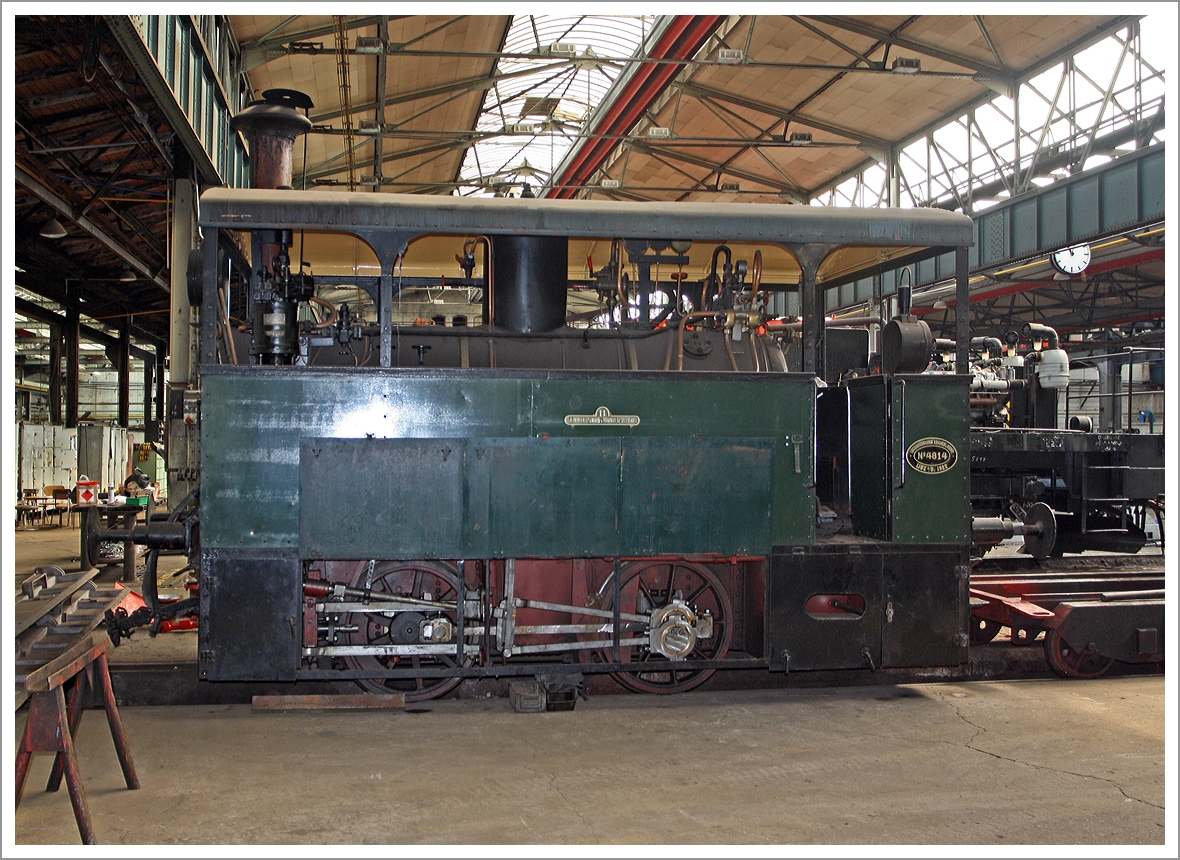 
Die Krauss & Co Kastentramdampflok ex N� 11  HELLBRUNN  der Salzburger Eisenbahn- und Tramway-Gesellschaft (heute Museumstramway Mariazell-Erlaufsee N� 11)  steht am 24.08.2013 im Dampflokwerk Meiningen.  Sie wurde 1902 bei Locomotivfabriken Krauss & Comp. in Linz a.d. Donau unter der Fabriknummer 4814 gebaut.
