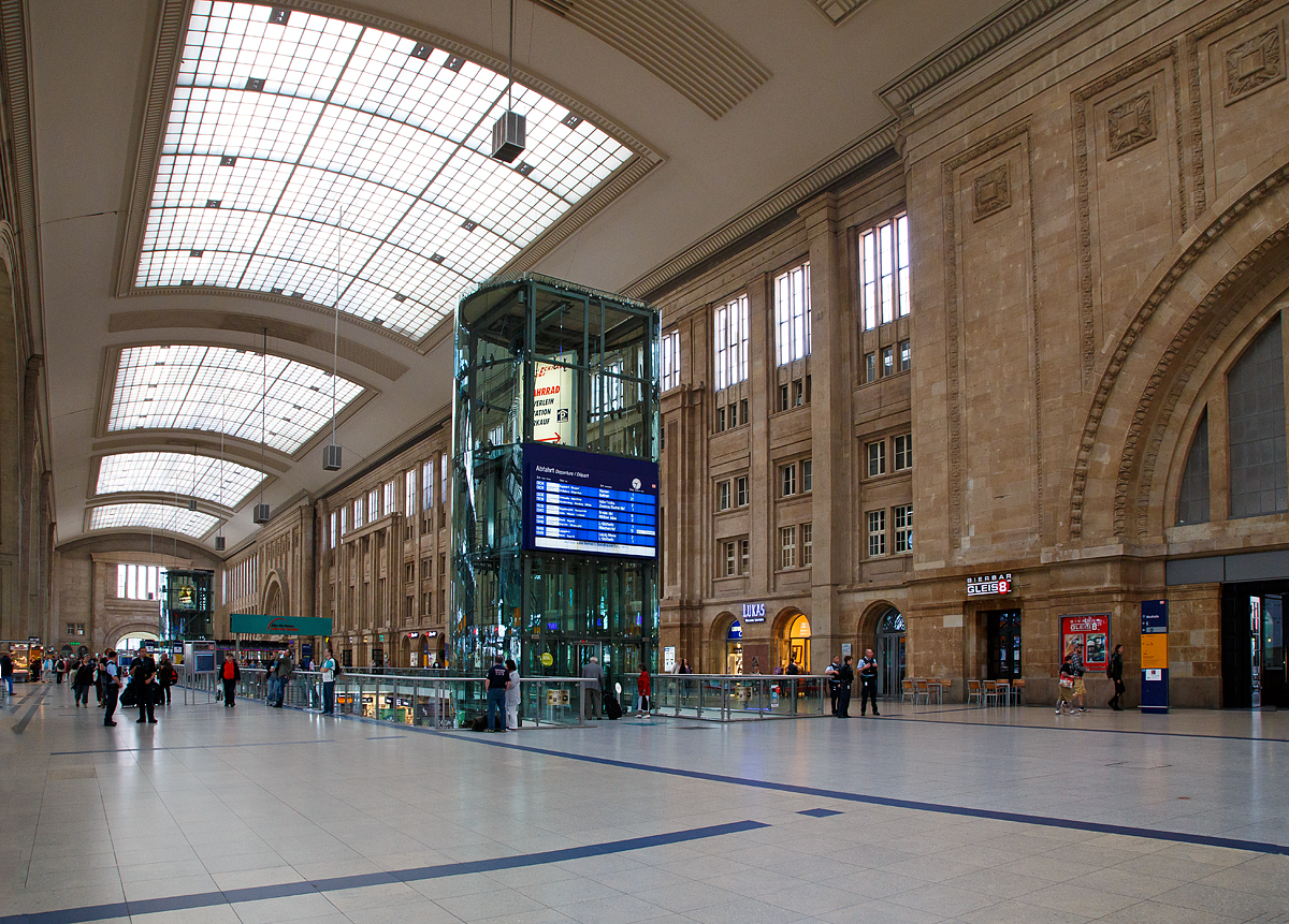 
Die mächtige Empfangshalle vom Hauptbahnhof Leipzig am 21.05.2016.