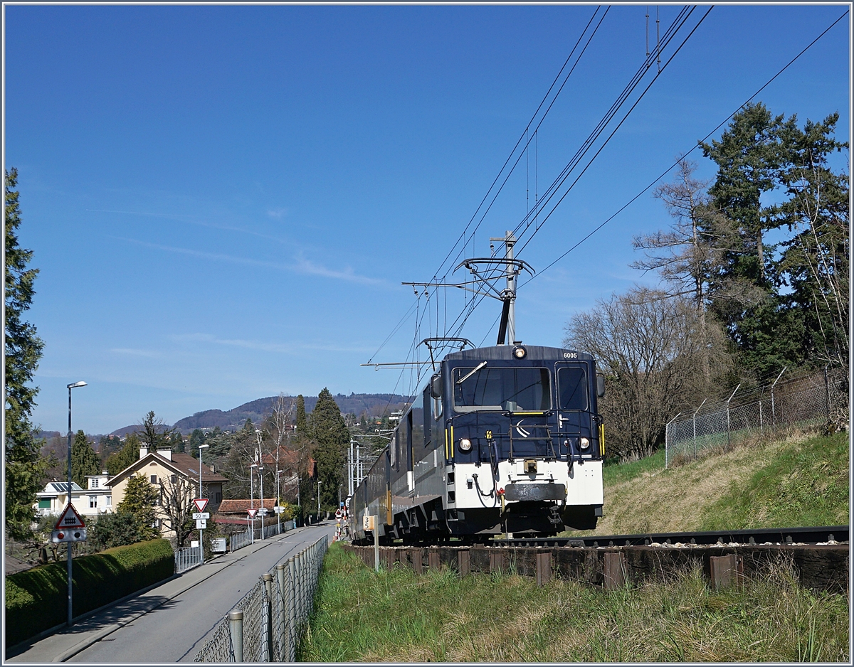 Die MOB GDe 4/4 6005 ist mit ihrem Panoramic Express nach Zweisimmen kurz nach Fontanivent unterwegs. 

15. März 2020