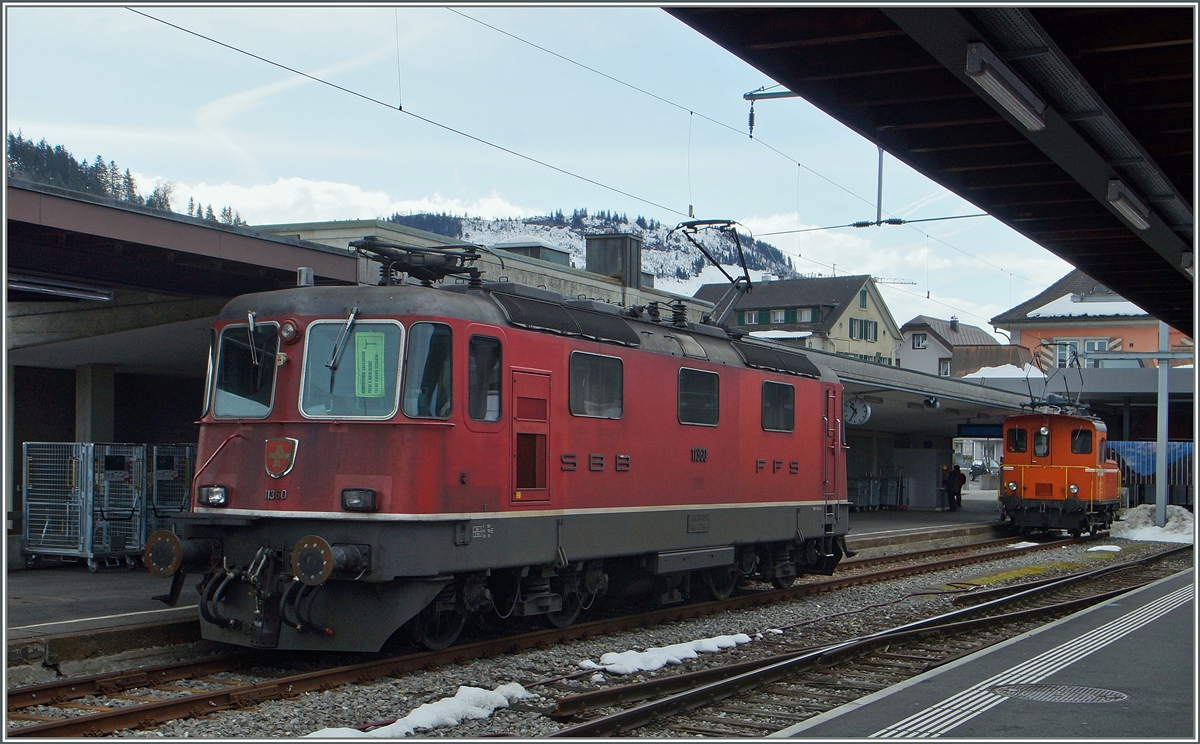 Die SBB Re 4/4 II 11360 in Einsiedeln. 
17. März 2015