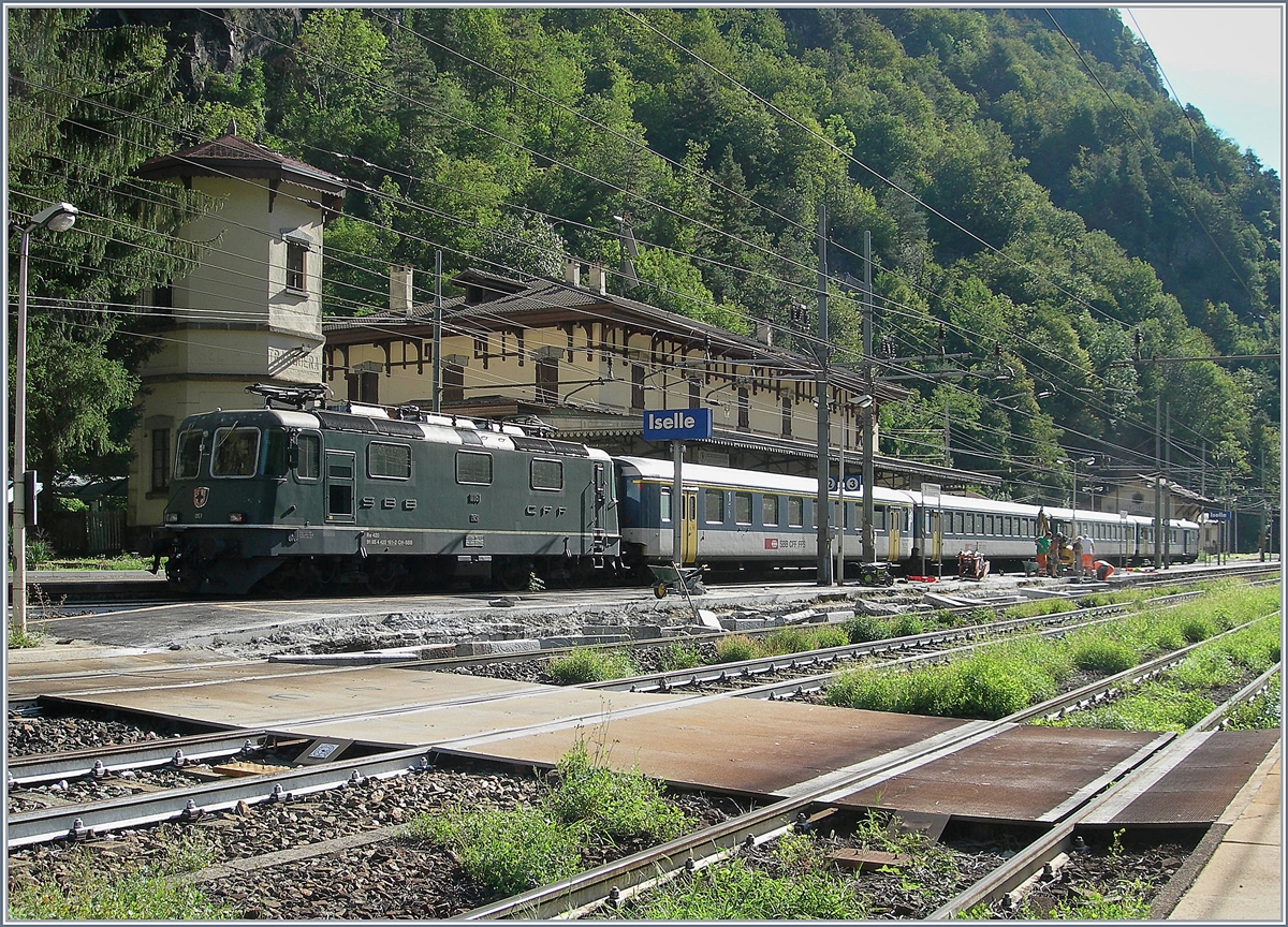 Die SBB Re 4/4 II 11161 kam mit ihrem IR 3217 nach Iselle di Trasquera, wo die Fahrt endet und der Zug als IR 3218 nach Brig zurückfahren wird, während die Reisenden mit Busen von und nach Domo reisen können. 

19. August 2020